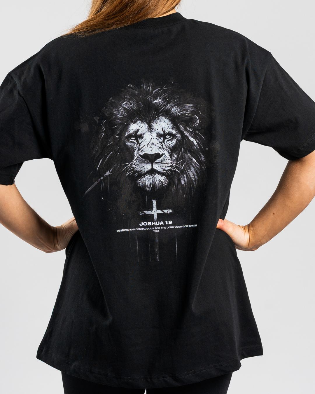 Joshua 1:9 'Lion' Women’s Oversized T-Shirt