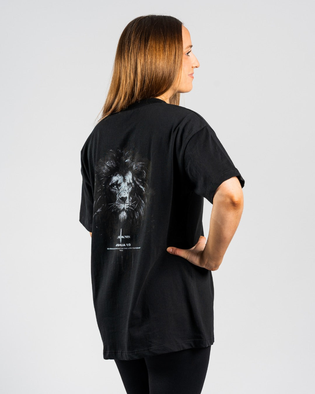 Joshua 1:9 'Lion' Women’s Oversized T-Shirt