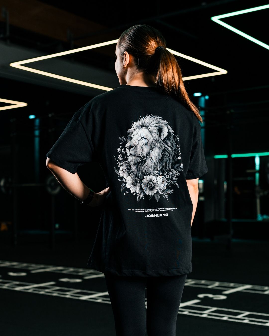 Joshua 1:9 'Courageous Roar' Women’s Oversized T-Shirt